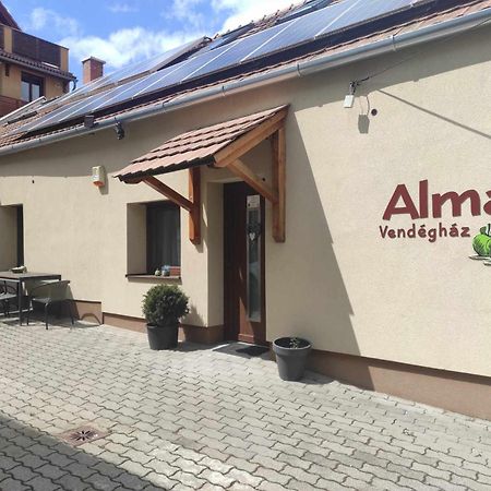 Alma Vendeghaz Hotel Veszprém Exterior photo
