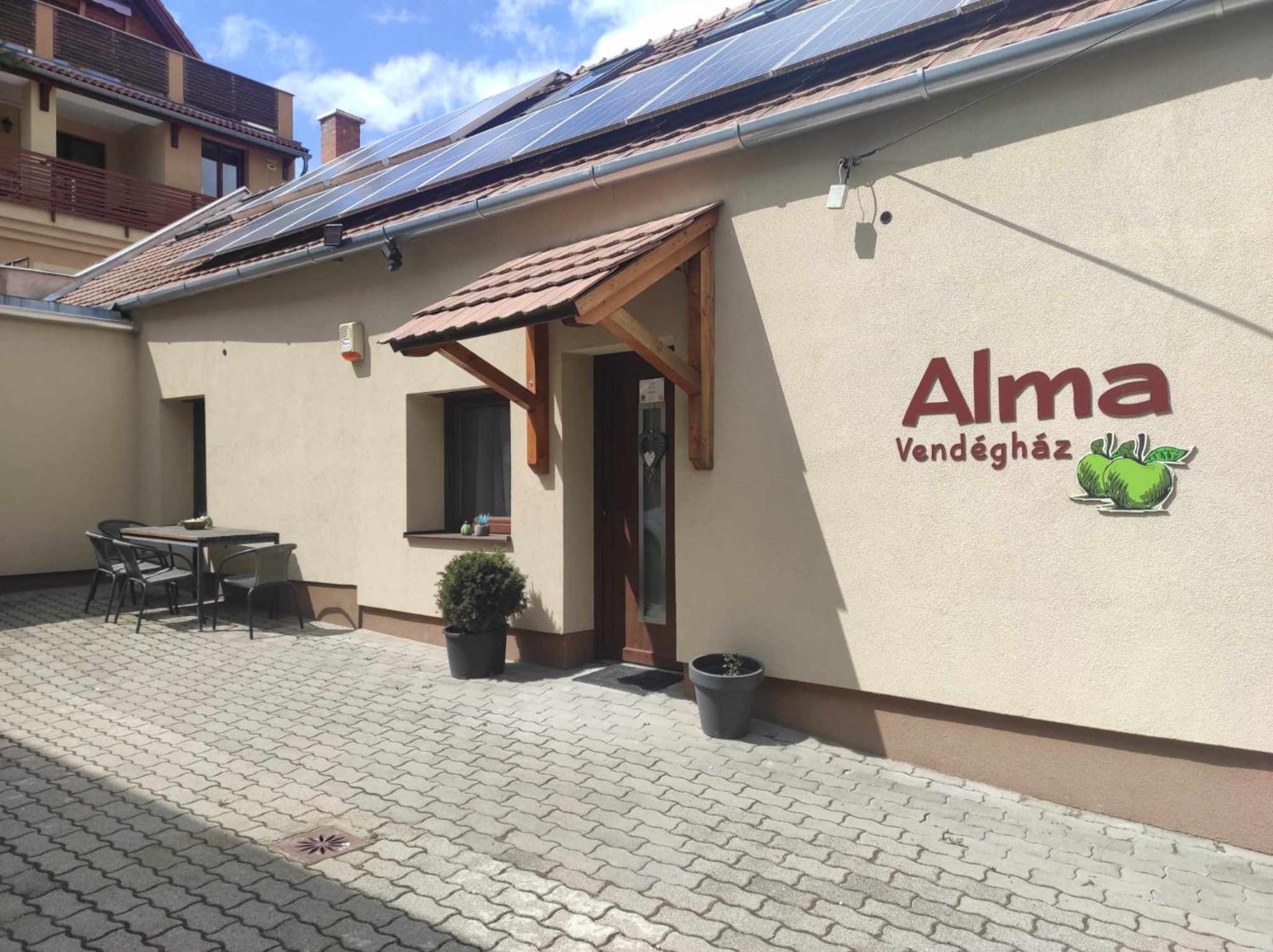 Alma Vendeghaz Hotel Veszprém Exterior photo